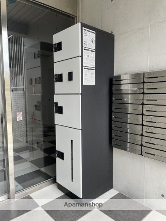 SAINT−HURSTの外観