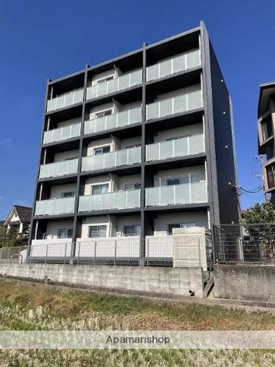 SAINT−HURSTの外観