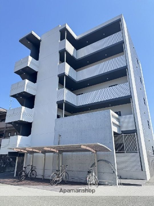 SAINT−HURSTの外観