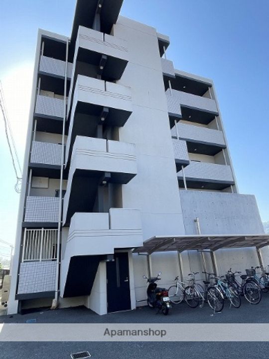 SAINT−HURSTの外観