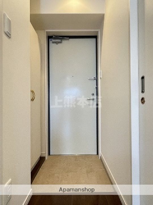 VINCENTE船場305の玄関