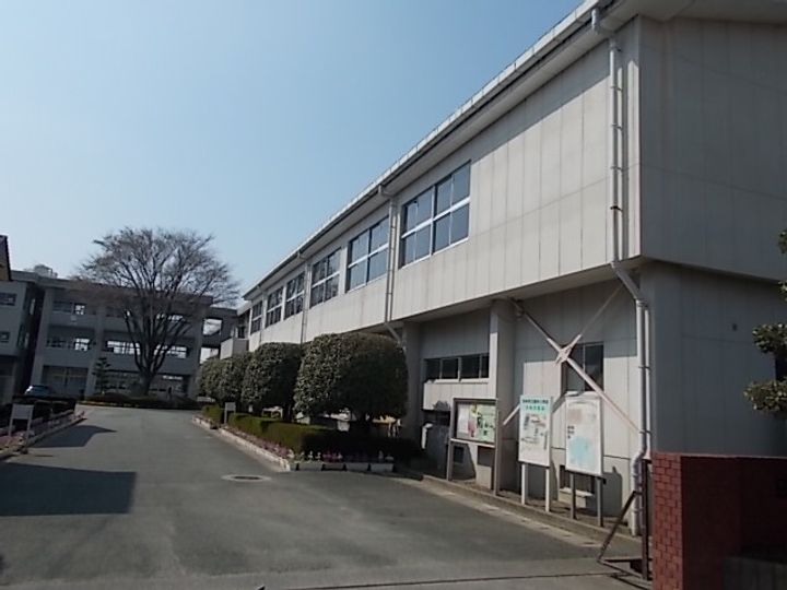 ベレ・ハーモニーの周辺