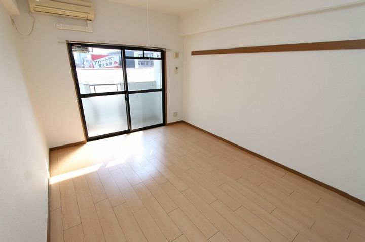 リバーサイド中島の居間