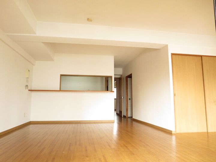 リシェス城崎の居間