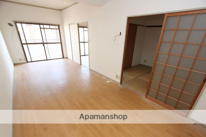 フォレスト7202の居間