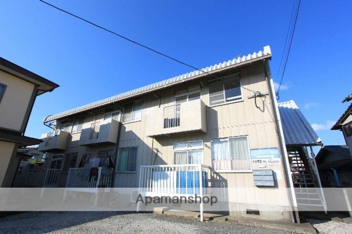 レピュート芳万203の外観