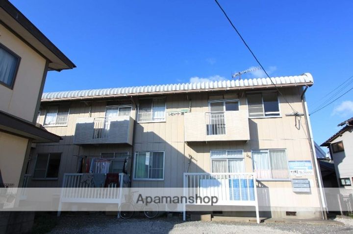 レピュート芳万203の外観