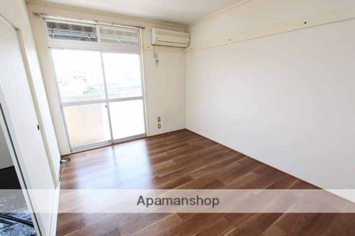 レピュート芳万201の内装