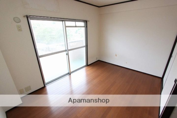 サザンブライト城南307の居間