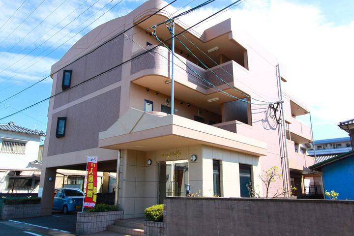 A・E PIRIKAの外観