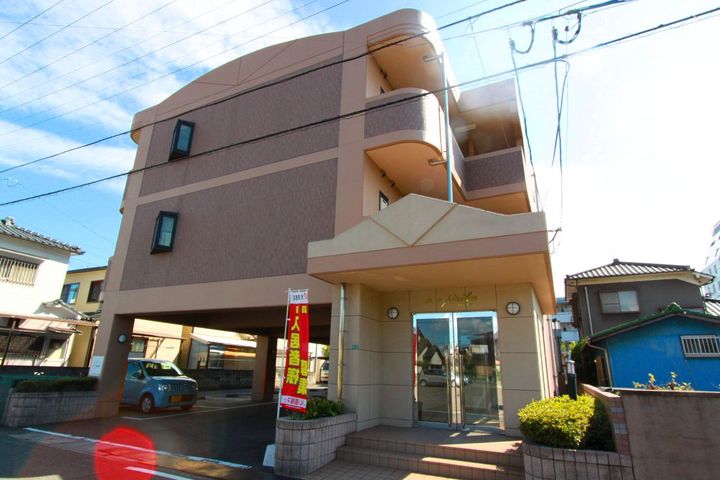 A・E PIRIKAの外観