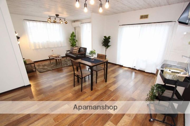 サンビレッジコスモスB202の居間