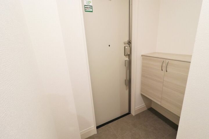 DーROOM長浜の玄関