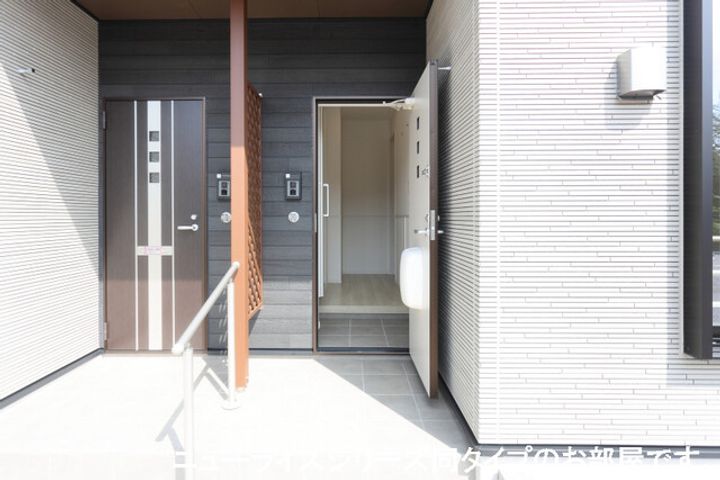 ニューライズみき 下判田の玄関