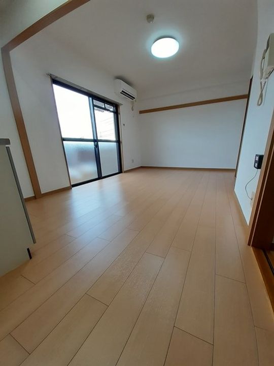 プレジール古国府の居間