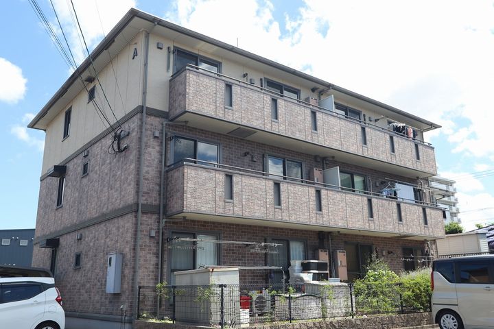 グランドール A棟の外観