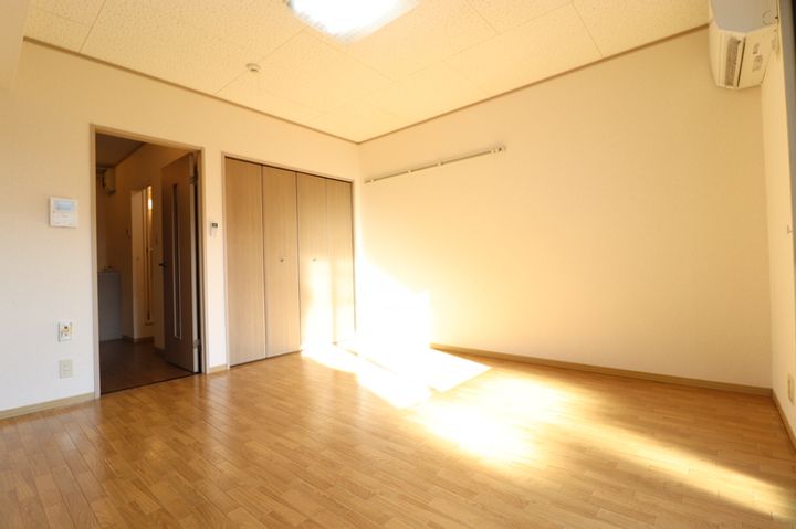 サンハイム森町 Aの居間