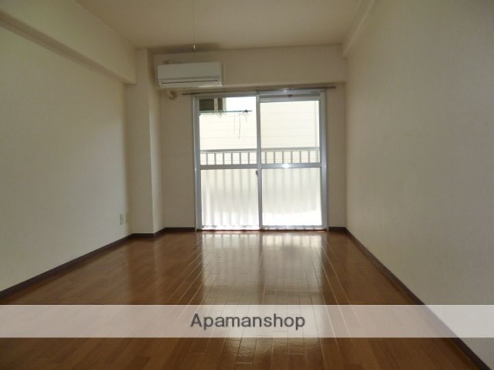 桜ヶ丘小野ビルの居間