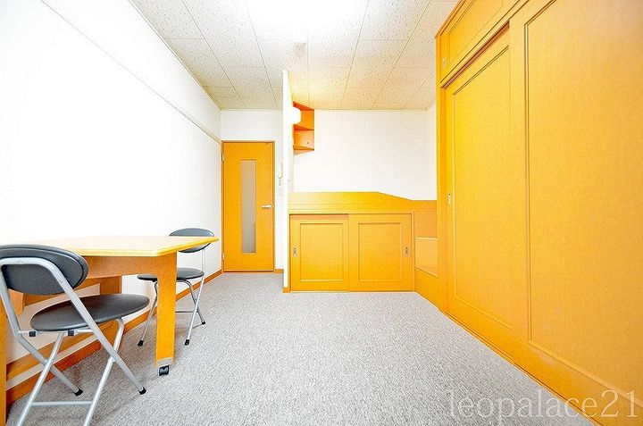 レオパレス新別府の居間