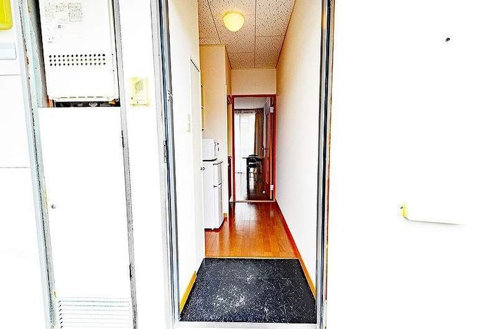 レオパレス新別府の玄関