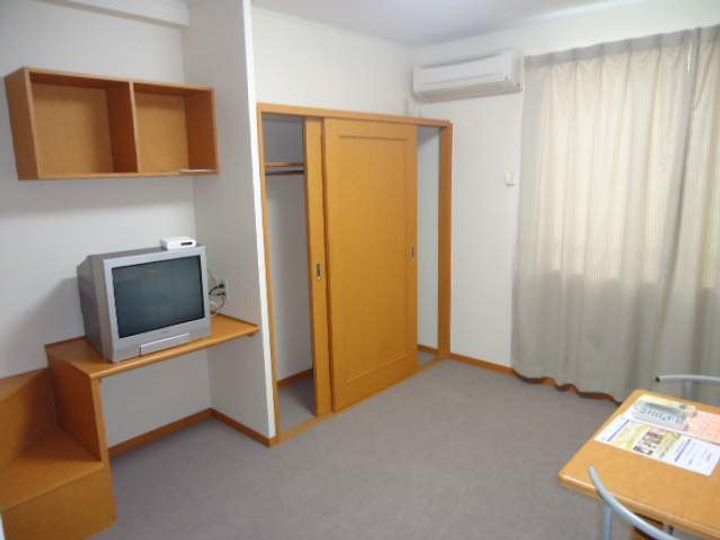 レオパレス中須賀の居間