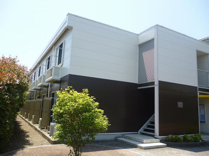 レオパレス中須賀の外観