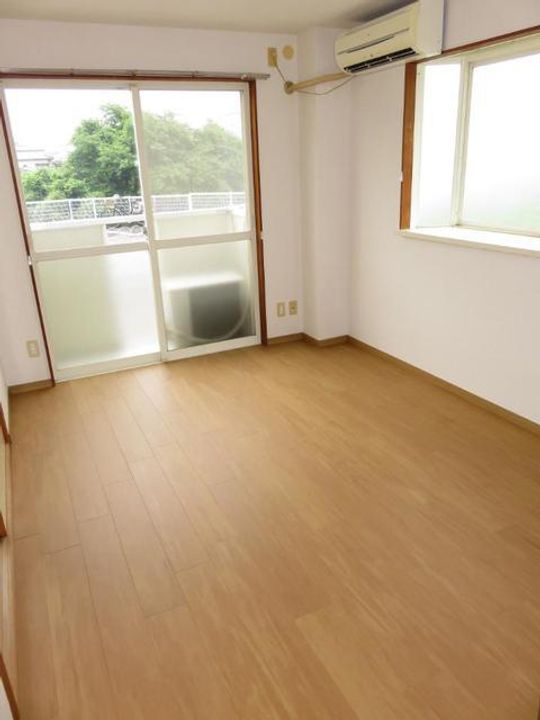 シティハイツ日出の居間
