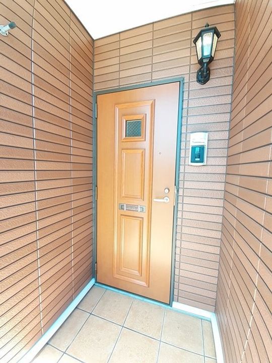 プラシードBの玄関