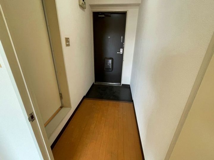 サンビル401の玄関
