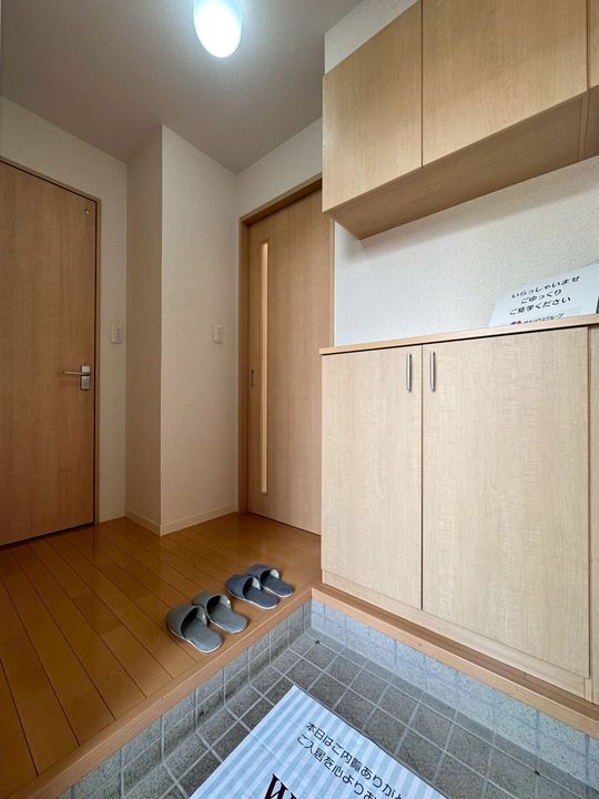 メイプルハイツの玄関