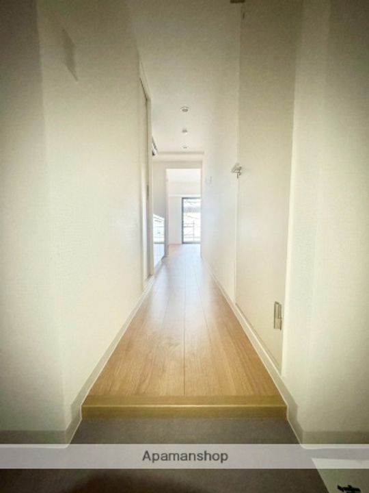 スカイメゾン新町602の玄関