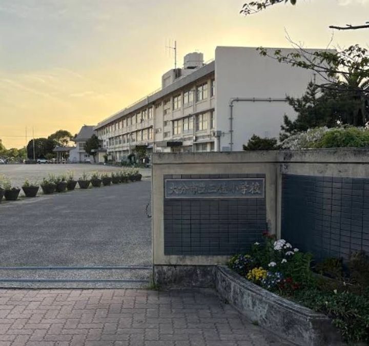 アスール三佐の周辺