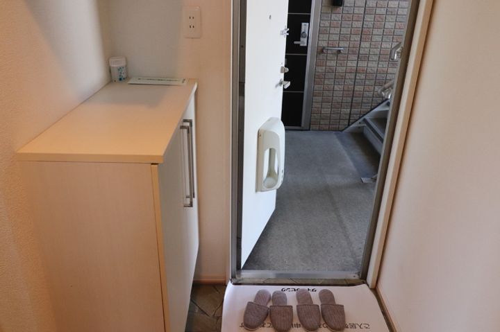 ポワール・M B棟の玄関