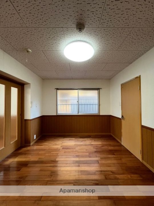 メゾン舞鶴105の居間