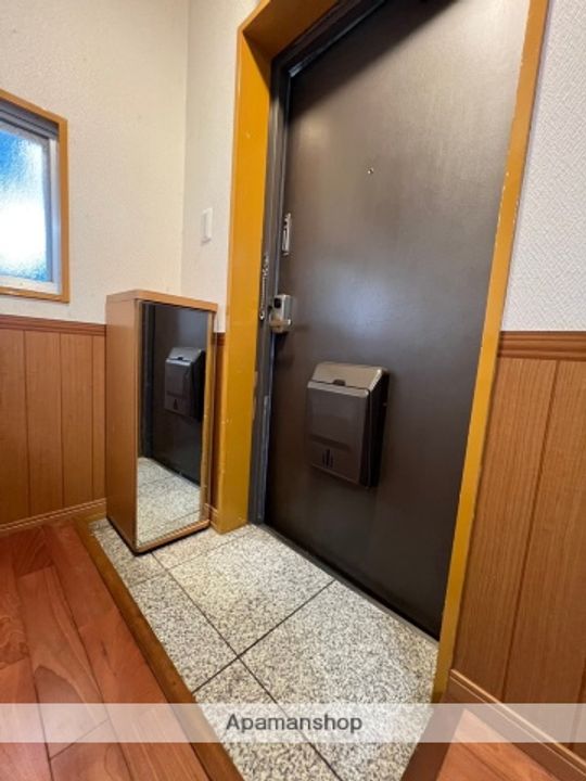 メゾン舞鶴105の玄関