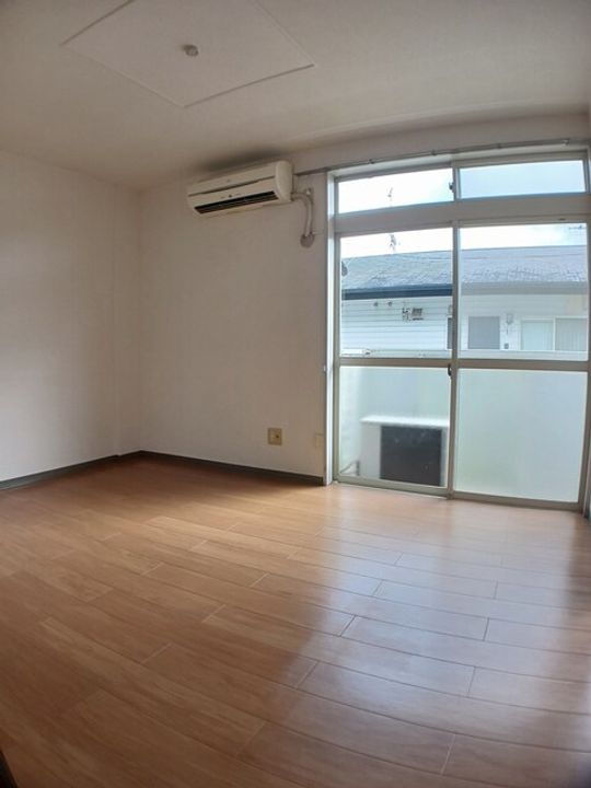 コンフォートヴィラS1の居間