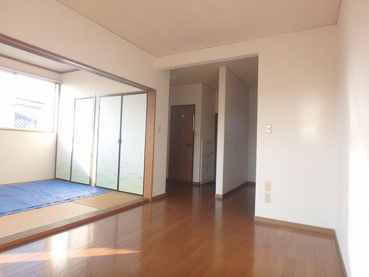 グリーン若葉203の居間