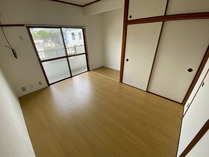 コーポ泉ヶ丘103の居間