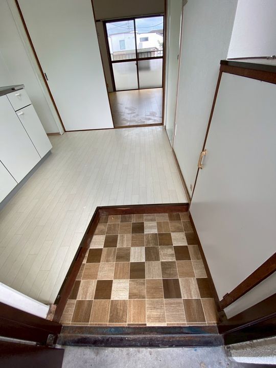 コーポ泉ヶ丘103の玄関