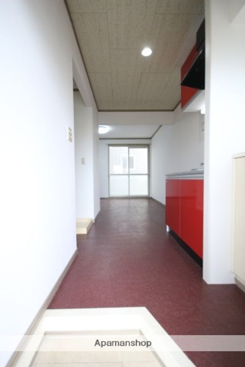 クレストコート A棟108の玄関