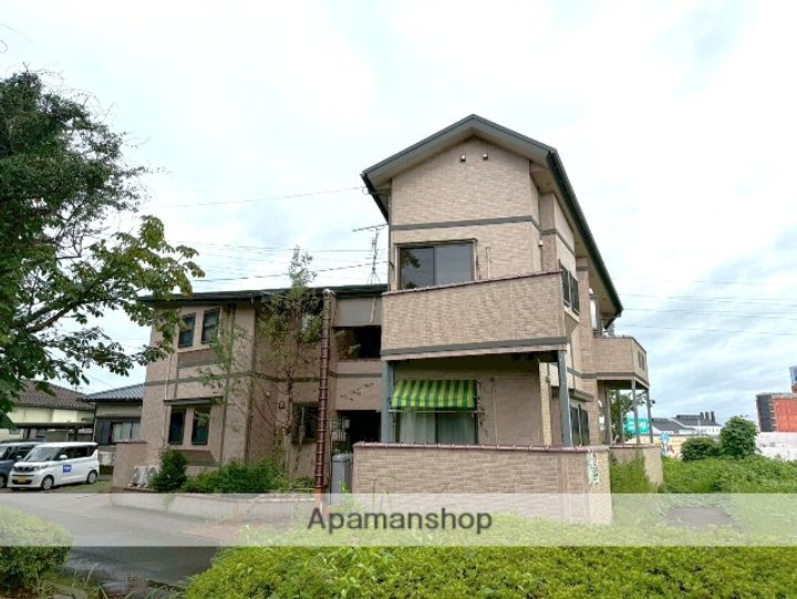 アンティックペットⅡ(川東)の外観