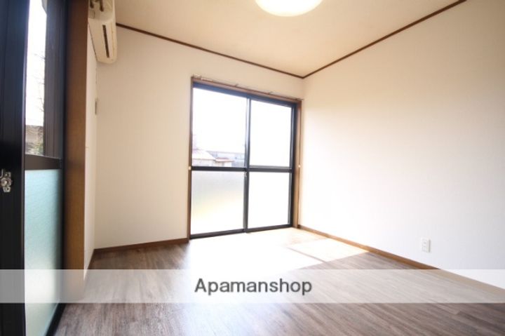 ガーデンKH5の居間