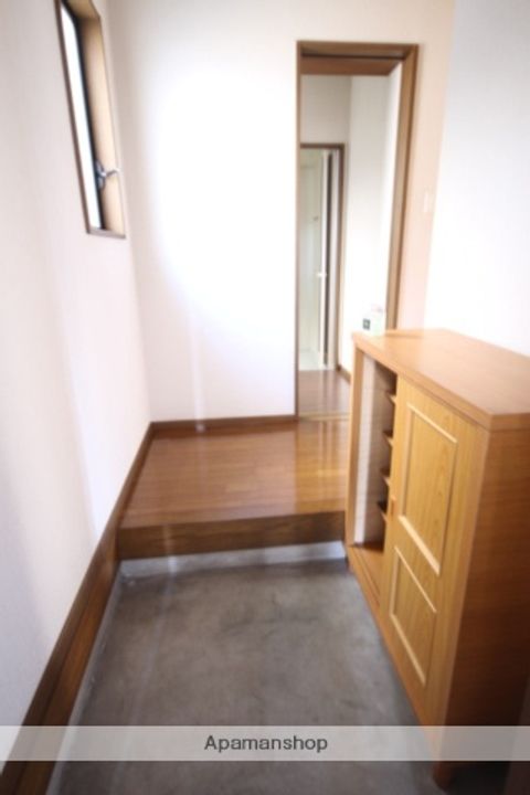 ガーデンKH5の玄関