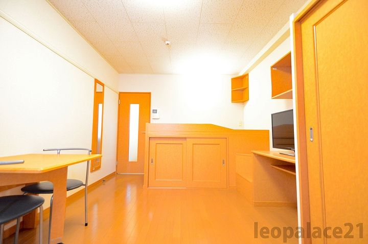 レオパレスパルミエ101の居間