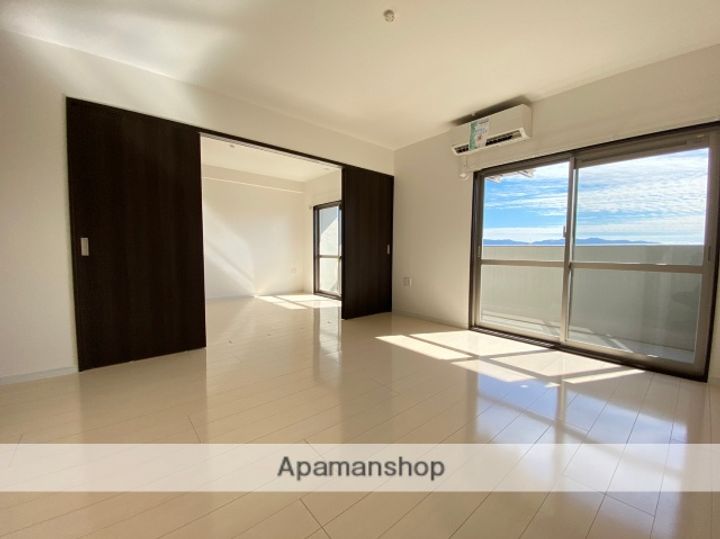 T’S(ティーズ)の居間