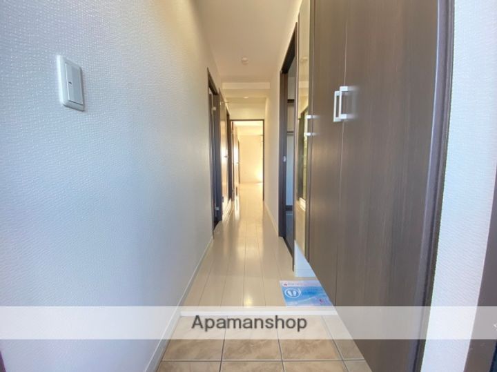 T’S(ティーズ)の玄関