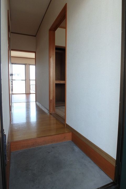 ひまわりコーポⅡ201の玄関