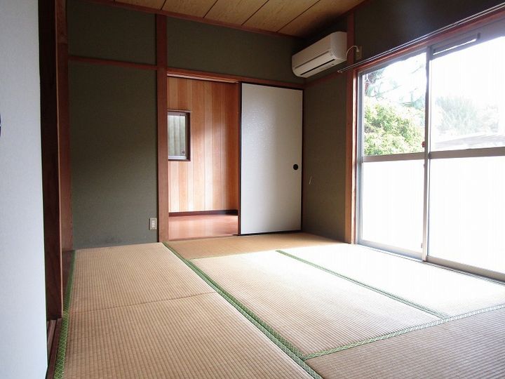宮崎県小林市細野の賃貸アパートの居間