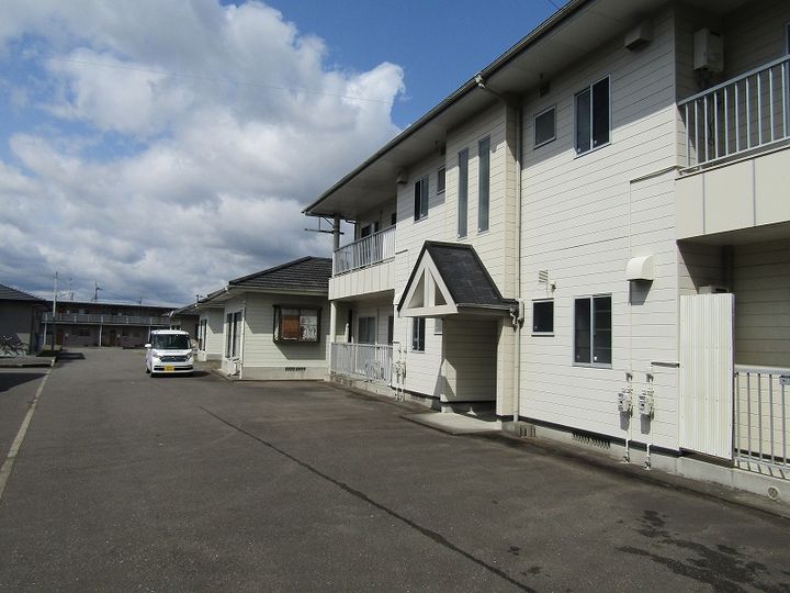 宮崎県小林市細野の賃貸アパートの外観