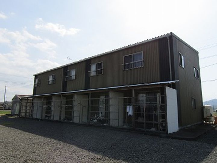 宮崎県えびの市大字島内の賃貸アパートの外観